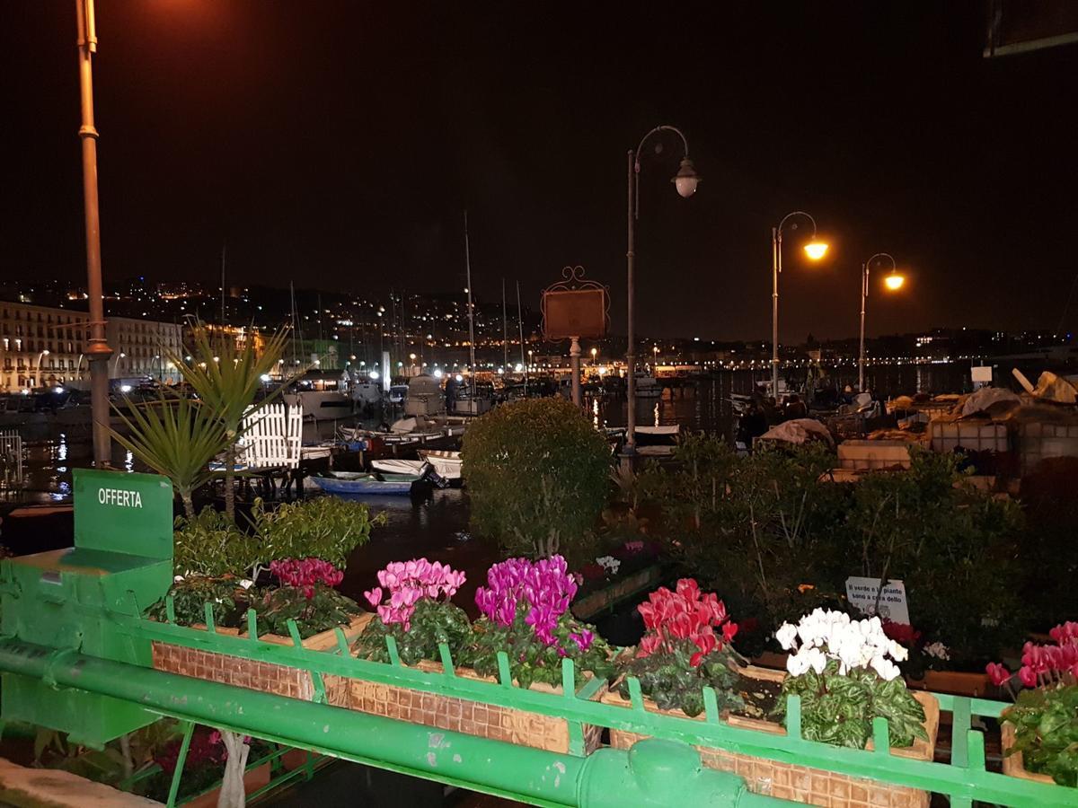 Napoli Lungomare Caracciolo Mon Amour Exteriér fotografie