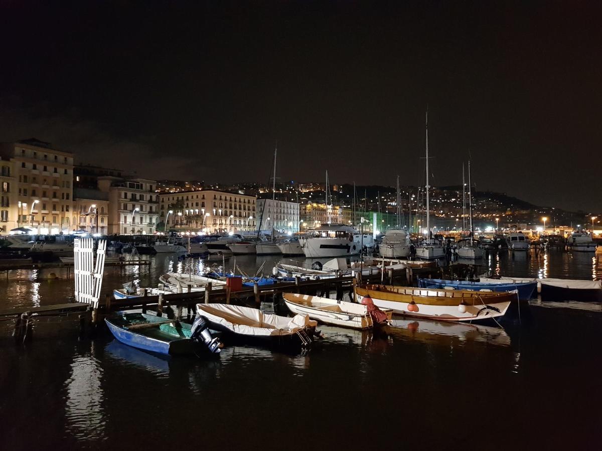 Napoli Lungomare Caracciolo Mon Amour Exteriér fotografie